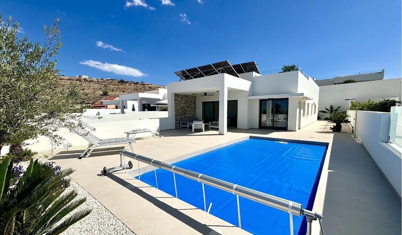 Villa in Benijofar, Alicante – N8420